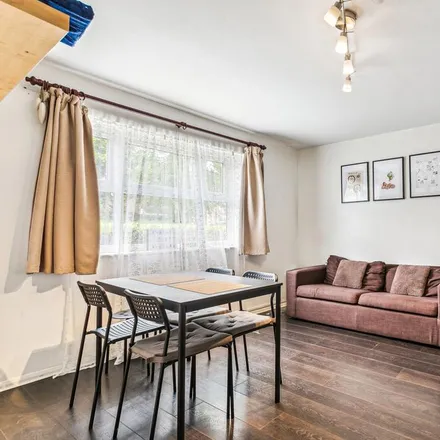 Rent this 2 bed apartment on Molyneux Drive in London, SW17 6BB