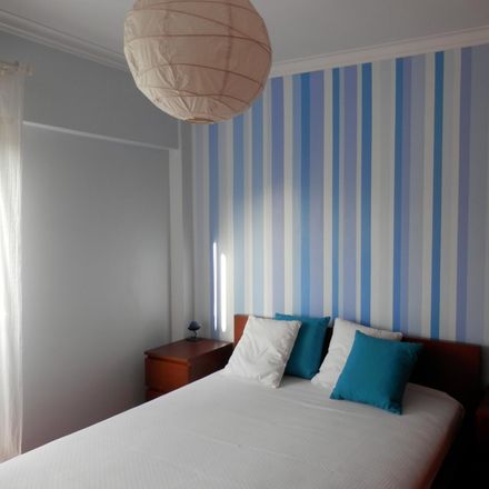 Rent this 2 bed room on Rua das Avencas in 2765-334 Cascais e Estoril, Portugal