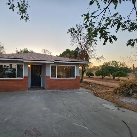 Buy this 3 bed house on 7542 East Herndon Avenue in Clovis, CA 93619