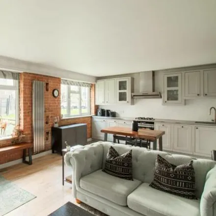 Image 3 - Prome House, Green Lanes, London, N16 9DU, United Kingdom - Apartment for sale