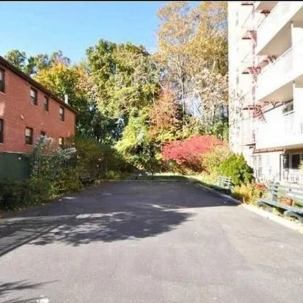Image 3 - The Trenton, 68-20 Selfridge Street, New York, NY 11375, USA - Apartment for rent