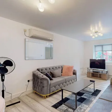 Image 2 - London, E16 2DJ, United Kingdom - House for rent