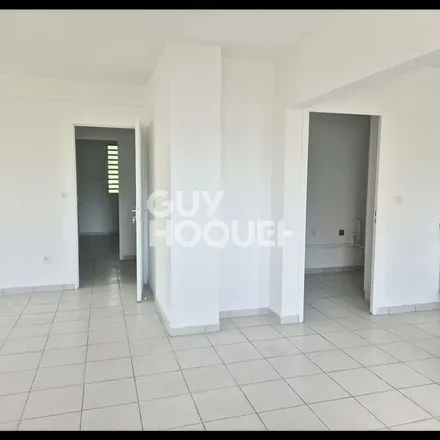 Rent this 3 bed apartment on 31 Rue Jean Moulin in 02000 Laon, France
