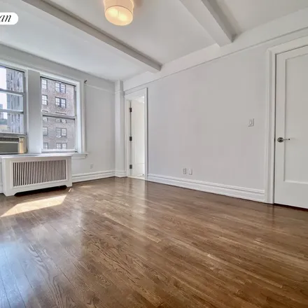 Image 4 - The Hermitage, 41 West 72nd Street, New York, NY 10023, USA - Apartment for rent