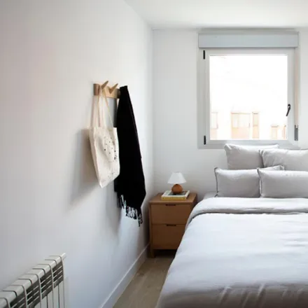 Rent this 4 bed room on Calle de Esperanza Sánchez Carrascosa in 28029 Madrid, Spain