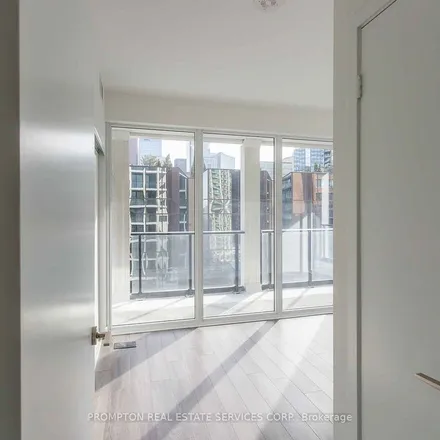 Image 5 - 2850 Bloor Street West, Toronto, ON M8X 1A9, Canada - Apartment for rent