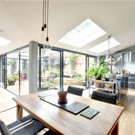 Image 4 - Reynolds Place, London, SE3 8SX, United Kingdom - Townhouse for sale