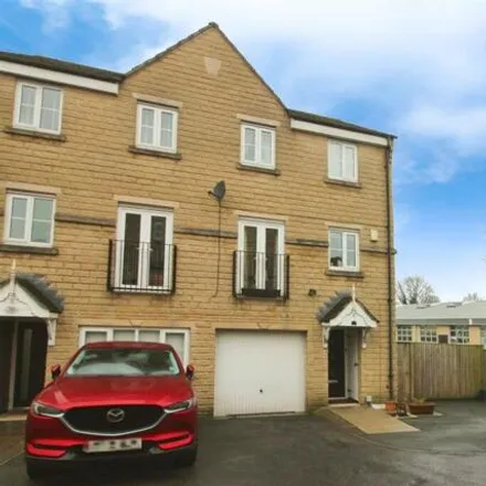 Buy this 3 bed duplex on Brander Close in Wrose, BD10 8SY
