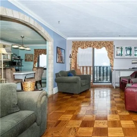 Image 7 - 666 Pelham Road, Rosedale, City of New Rochelle, NY 10805, USA - Apartment for sale