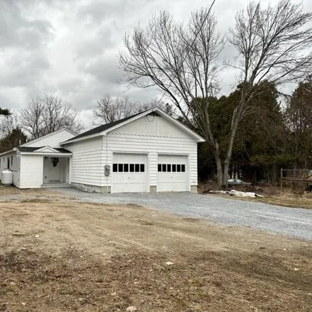 Buy this 3 bed house on 377 Lincoln Avenue in Marolin Acres, Rutland City