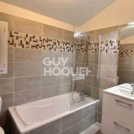 Rent this 4 bed apartment on 39 Avenue Joseph Combier in 26250 Livron-sur-Drôme, France