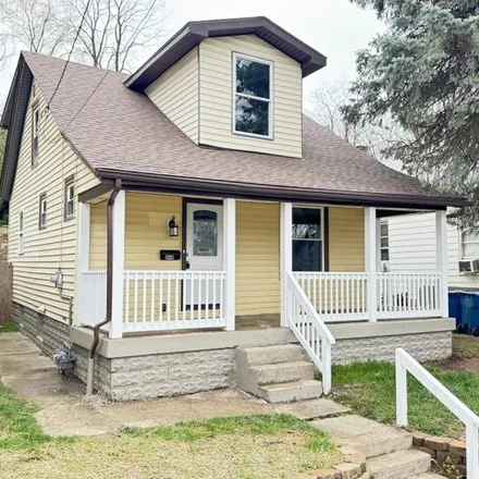 Buy this 3 bed house on 1008 Maple Avenue in Dayton, Campbell County
