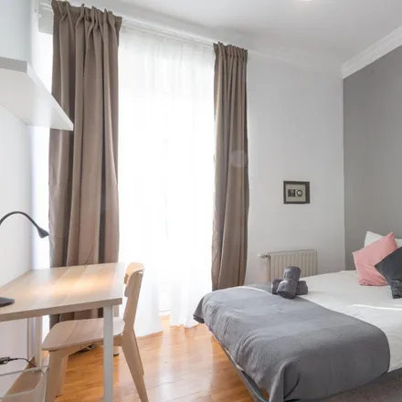 Rent this 5 bed room on Taberna Real in Plaza de Isabel II, 28013 Madrid