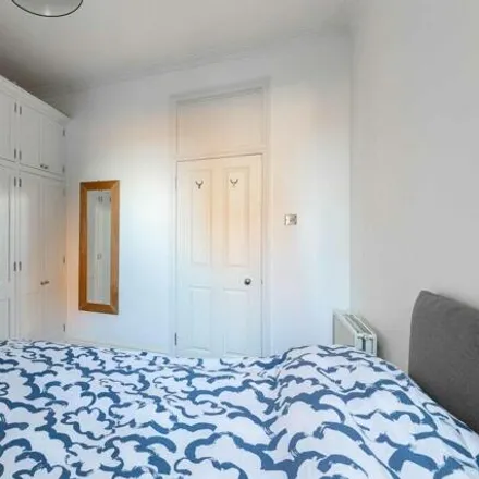 Image 8 - Cornwall Mansions, Cremorne Road, Lot's Village, London, SW10 0ND, United Kingdom - Room for rent