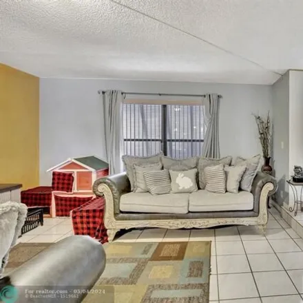 Image 4 - 1524 Northwest 113th Way, Pembroke Pines, FL 33026, USA - House for sale