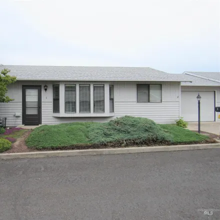 Buy this 3 bed condo on 1128 Burrell Avenue in Lewiston, ID 83501