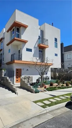 Buy this 3 bed house on 1534 South Bedford Street in Los Angeles, CA 90035