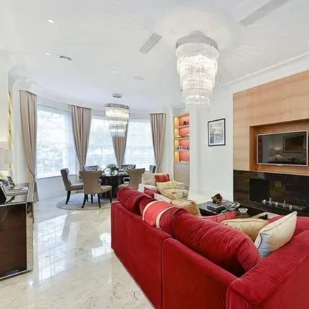 Rent this 5 bed apartment on 1-33 York Terrace West in London, NW1 4QG