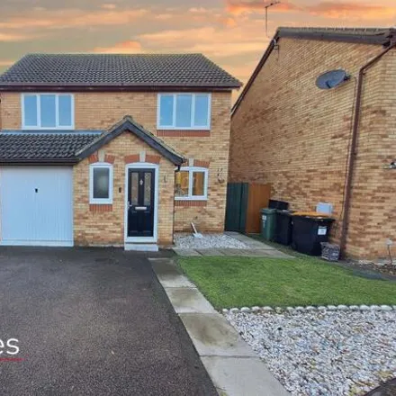 Buy this 4 bed house on Nicholls Close in Barton-le-Clay, MK45 4JN
