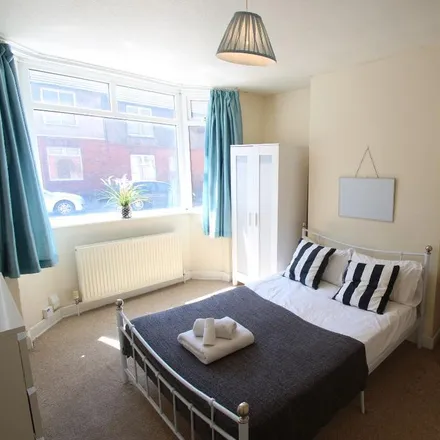 Rent this 1 bed room on Saint Andrew's Road in Northampton, NN2 6DA