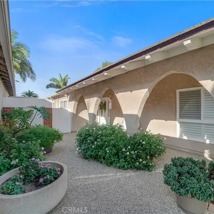 Image 3 - Fabric Outlet, 10419 Salinas River Circle, Fountain Valley, CA 92708, USA - House for sale