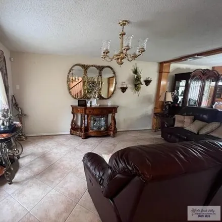 Image 4 - 131 Vista del Golf, Brownsville, TX 78526, USA - House for sale