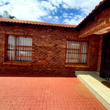 Image 5 - Du Plessis Road, Clarina, Akasia, 0118, South Africa - Apartment for rent