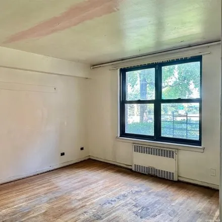 Image 4 - 112-30 Northern Boulevard, New York, NY 11368, USA - Apartment for sale