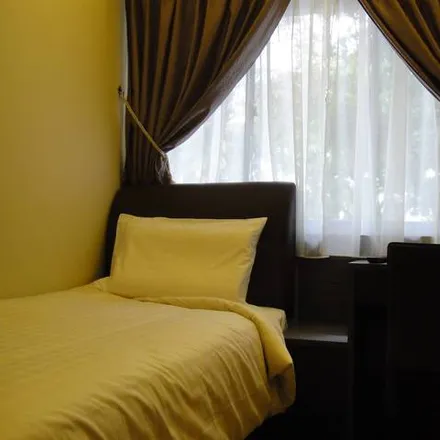 Rent this 1 bed room on Kembangan in 62 Jalan Kechot, Singapore 400011