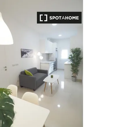 Rent this 1 bed apartment on Volapié Ponzano in Calle de García de Paredes, 25