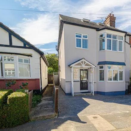 Image 1 - St. Clement's Avenue, Leigh on Sea, SS9 2AJ, United Kingdom - Duplex for rent