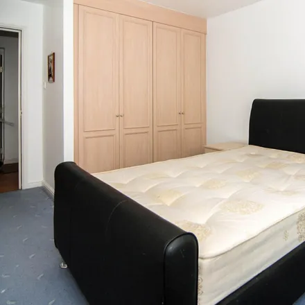 Rent this 3 bed room on 12 Millennium Drive in Cubitt Town, London