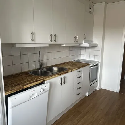 Rent this 3 bed apartment on Arbetaregatan 20A in 582 44 Linköping, Sweden