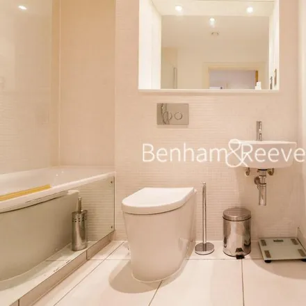 Image 4 - 35 Lincoln Plaza, Millwall, London, E14 9DR, United Kingdom - Apartment for rent