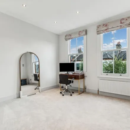 Image 2 - 4 Berens Road, London, NW10 5EB, United Kingdom - Townhouse for rent