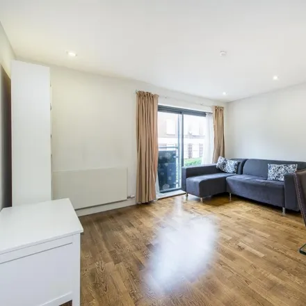 Rent this 1 bed apartment on 162 Farringdon Road in London, EC1R 3AS