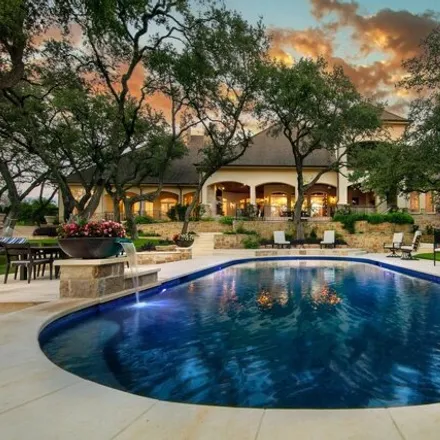 Buy this 6 bed house on 140 Tomahawk Trail in Hill Country Village, Bexar County