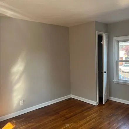 Image 2 - 21-44 49th St, Astoria, New York, 11105 - House for rent