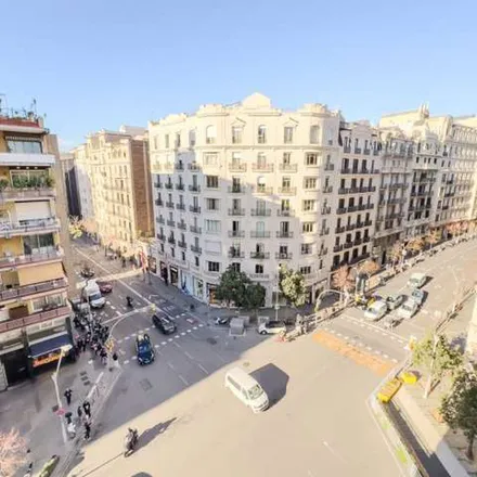 Rent this 6 bed apartment on Dr. A. Vilalta Solsona in Carrer de Balmes, 193