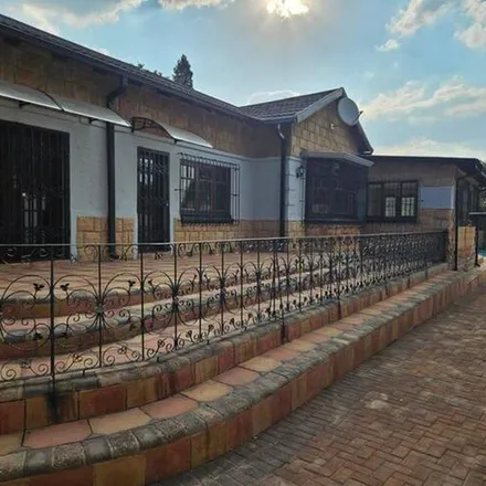 Rent this 3 bed apartment on Louw Avenue in Lakefield, Benoni