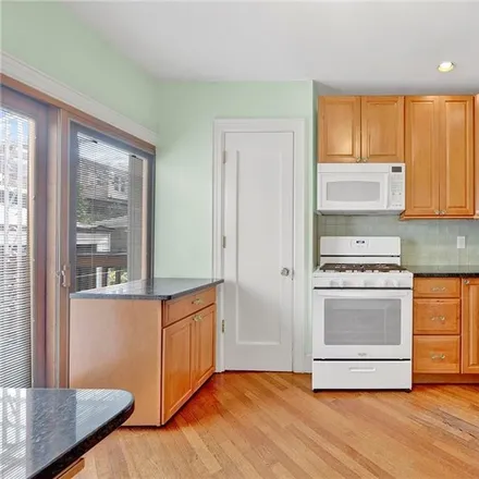 Image 4 - 71 70th Street, New York, NY 11209, USA - Townhouse for sale