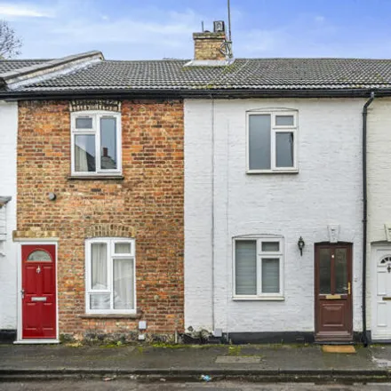 Buy this 2 bed townhouse on Milton Road in Dunton Green, TN13 2XJ