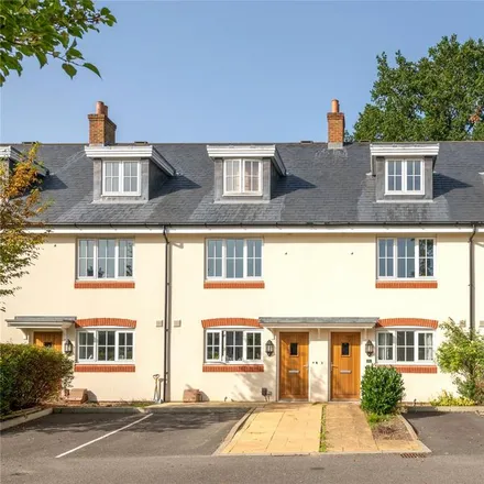 Image 1 - Hartington Close, Reigate, RH2 9NL, United Kingdom - Townhouse for rent