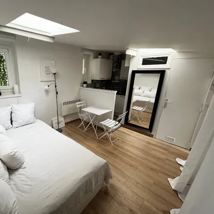 Rent this 1 bed apartment on 36 Rue Réaumur in 75003 Paris, France