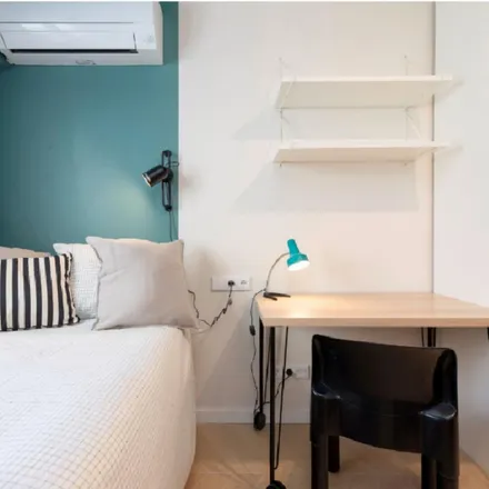 Rent this 4 bed apartment on Carrer del Beat Nicolau Factor in 14, 46007 Valencia
