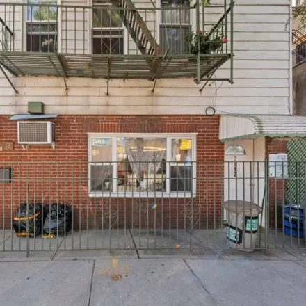 Image 5 - 2812 West 15th Street, New York, NY 11224, USA - House for sale