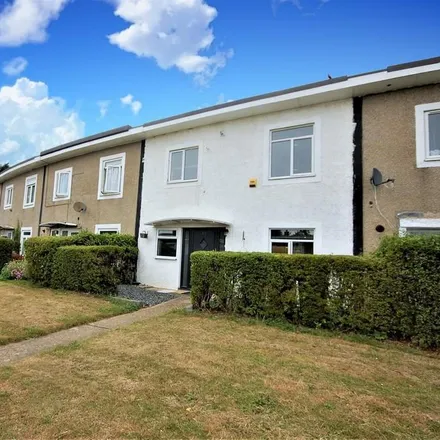 Rent this 3 bed townhouse on 46 Robins Way in Welham Green, AL10 9QG