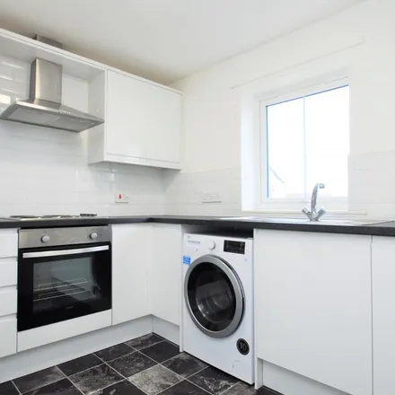 Image 4 - 25-30 Jesmond Place, Newcastle upon Tyne, NE2 3DF, United Kingdom - Apartment for rent