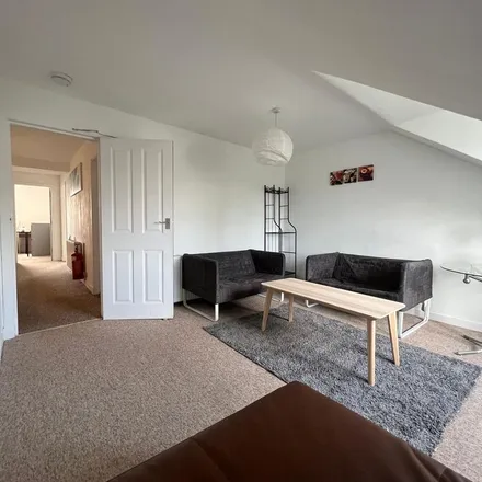 Rent this 4 bed apartment on Gillespie Road in London, N5 1LL