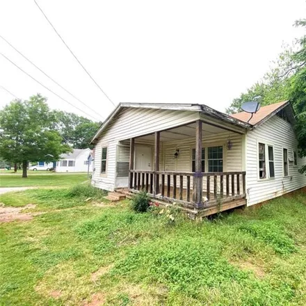 Buy this 3 bed house on 482 North Fort Street in Palestine, TX 75801